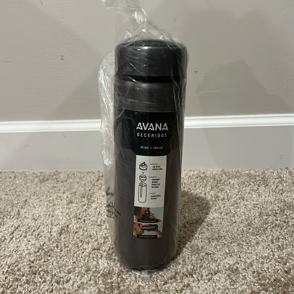 Brand New Avana Beckridge 25oz Water Bottle
